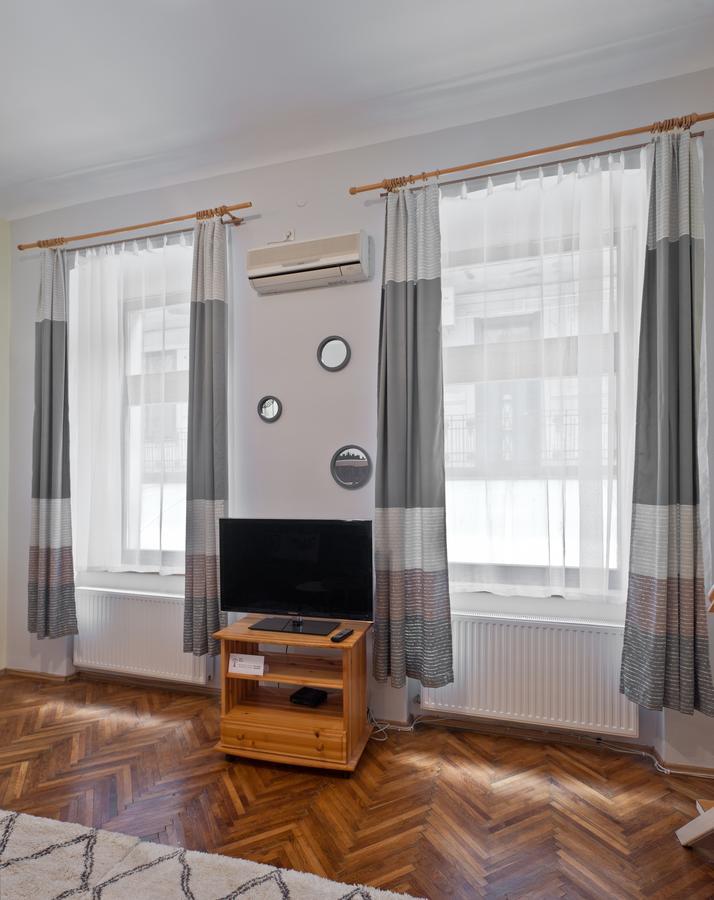 Capital Center Apartments Uelloi Budapest Bagian luar foto